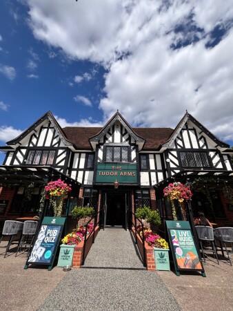 Best Sports Bars in Watford - Tudor Arms (Watford)