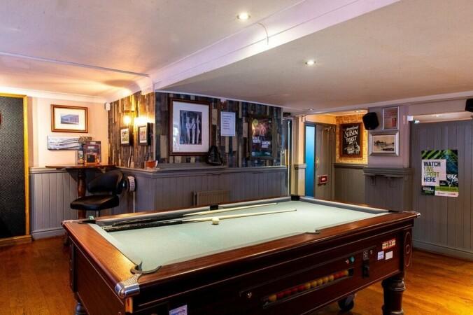 Best Sports Bars in Maidenhead - Pond House (Maidenhead)