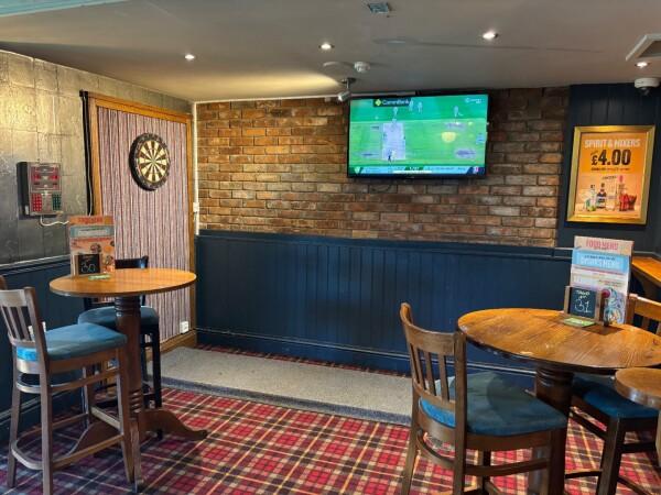 Best Sports Bars in Gloucester - Hare & Hounds (Gloucester)
