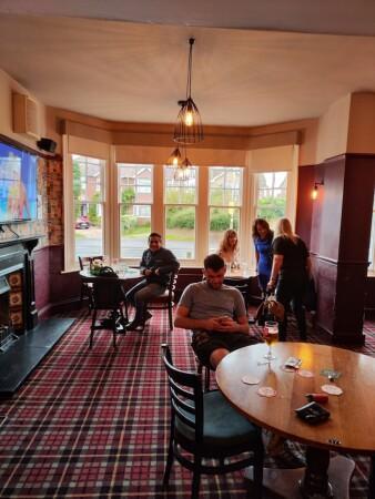 Best Sports Bars in Gloucester - Hare & Hounds (Gloucester)