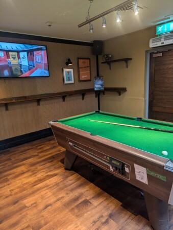 Best Sports Bars in Berkshire - Wee Waif (Charvil)