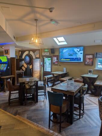 Best Sports Bars in Berkshire - Wee Waif (Charvil)