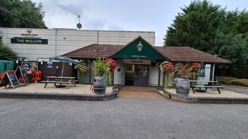 Best Sports Bars in Harlow - Willow (Harlow)