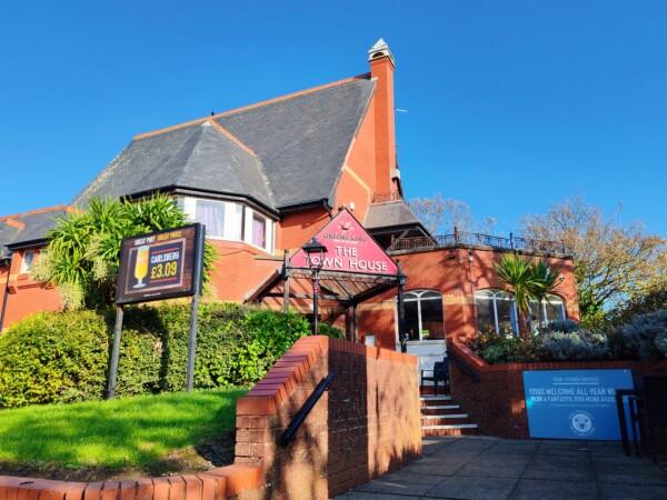 Best Sports Bars in Lytham St Annes - Town House (Lytham St Annes)