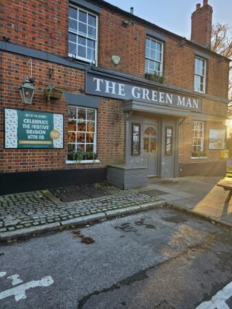 Best Sports Bars in Berkshire - Green Man (Easthamstead)