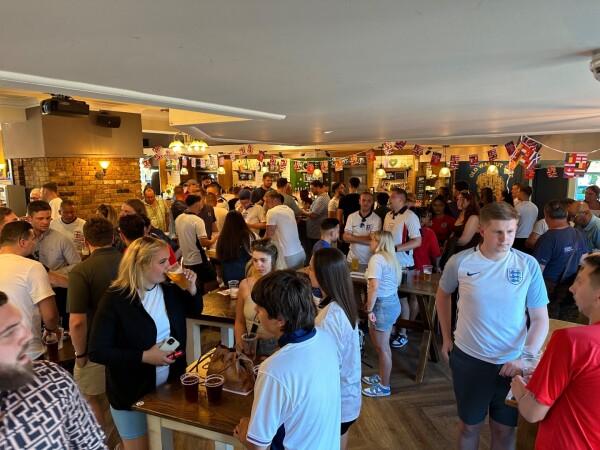 Best Sports Bars in Southend-on-Sea - Old Walnut Tree (Southend-on-Sea)