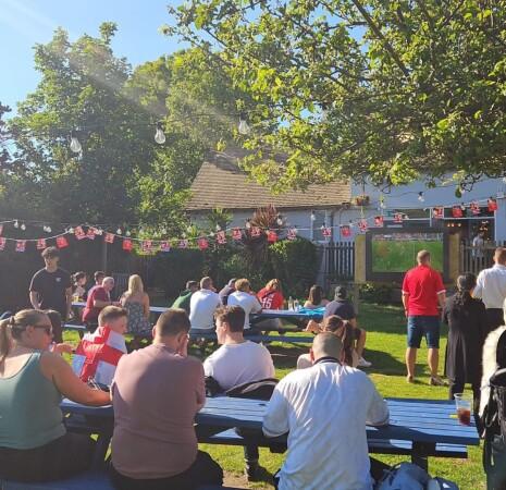 Best Sports Bars in Southend-on-Sea - Old Walnut Tree (Southend-on-Sea)