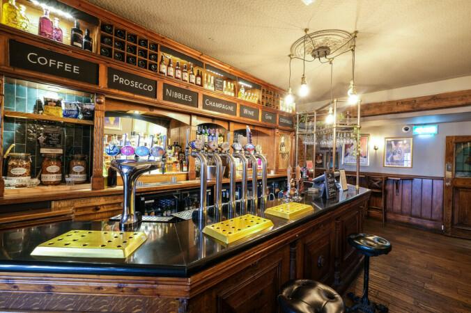 Best Sports Bars in Nottingham - Bell Inn (Nottingham)