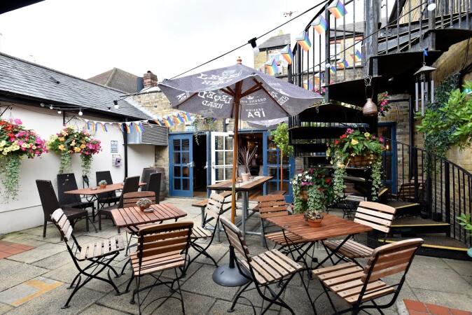 Best Sports Bars in Horsham - Anchor Hotel (Horsham)