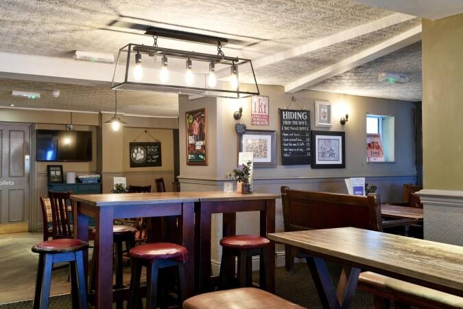Best Sports Bars in Camberley - Carpenters Arms (Camberley)