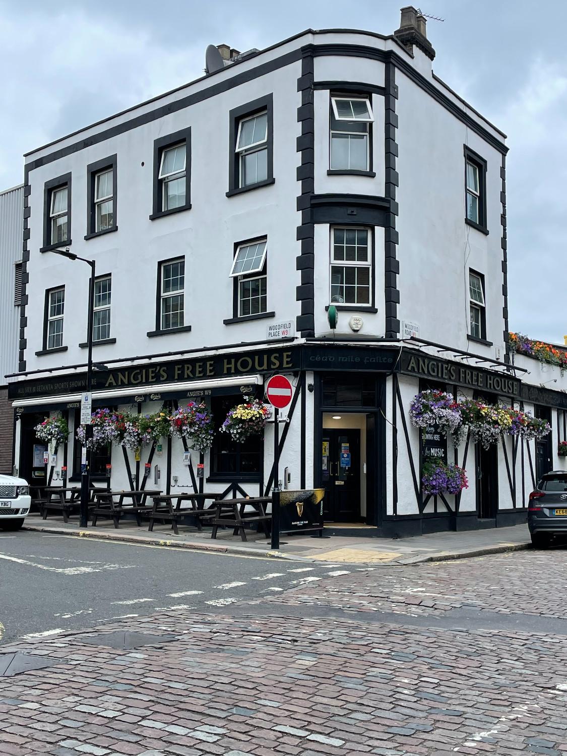 Best Sports Bars in London - Angies Freehouse