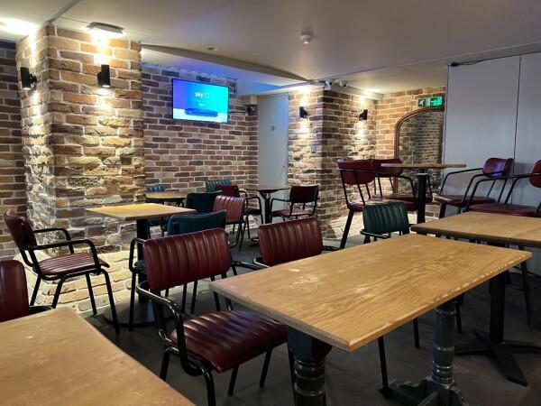 Best Sports Bars in Islington - The Alma