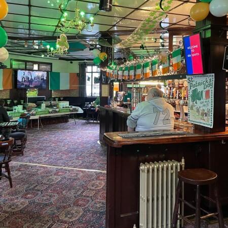 Best Sports Bars in London - The Army & Navy