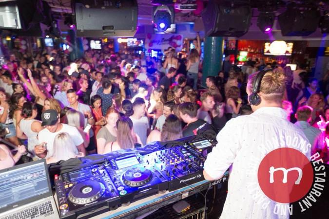 Best Sports Bars in Darwin City - Monsoons