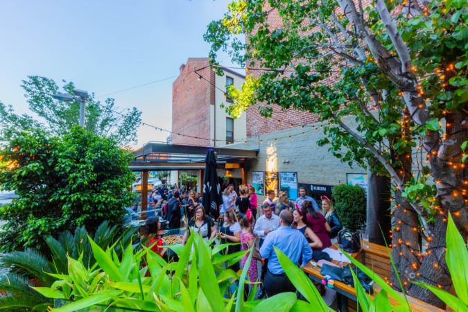 Best Sports Bars in Perth - The Globe Bar