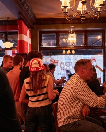 Best Sports Bars in Westminster - Barley Mow