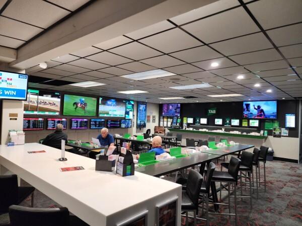 Best Sports Bars in Angle Park - McQueens Tavern