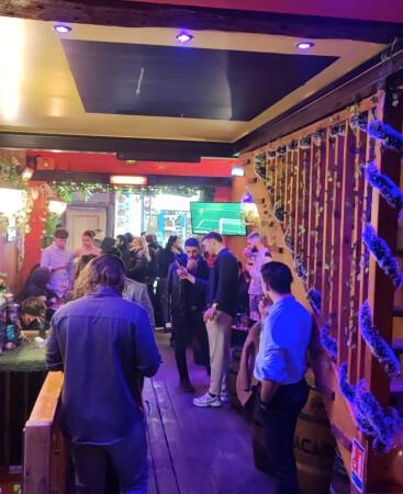 Best Sports Bars in Paris - RoadHouse Bar