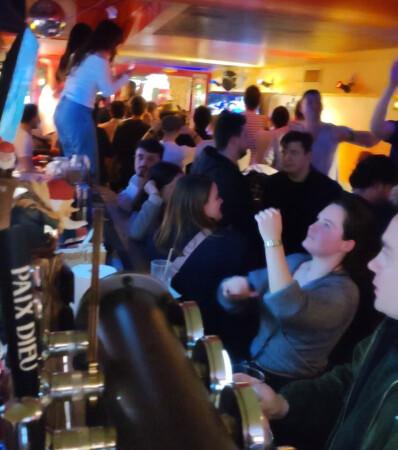 Best Sports Bars in Paris - RoadHouse Bar