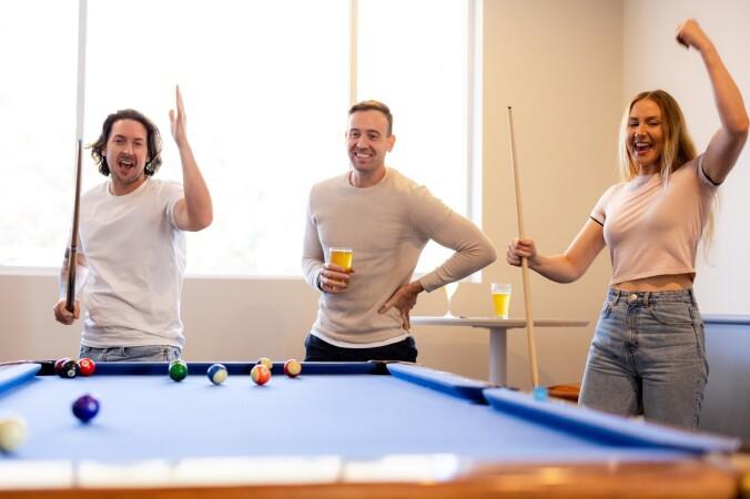 Best Sports Bars in Elizabeth Downs - Midway Tavern