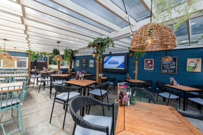 Best Sports Bars in Wokingham - Three Frogs