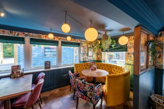 Best Sports Bars in Wokingham - Three Frogs