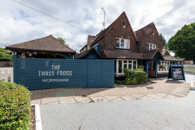 Best Sports Bars in Wokingham - Three Frogs