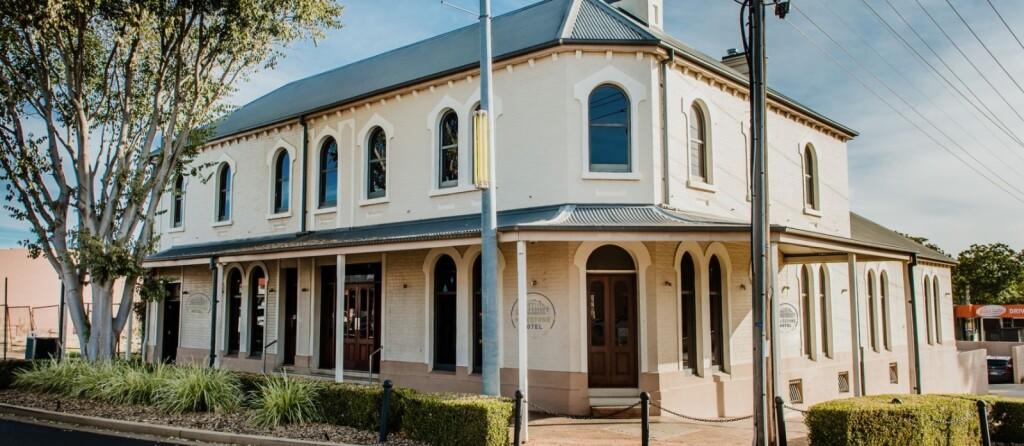 Best Sports Bars in Dubbo - The Milestone Hotel