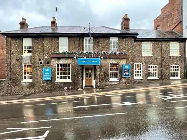 Best Sports Bars in High Wycombe - Flint Cottage