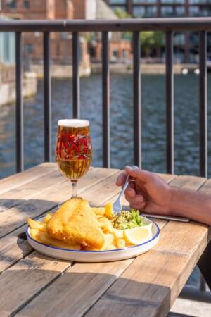 Best Sports Bars in London - Pepper st Tavern