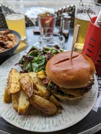 Best Sports Bars in Paris - The Great Canadian Pub