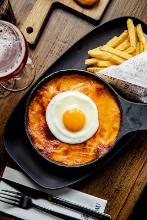 Best Sports Bars in Villeneuve-la-Garenne - Au Bureau Gennevilliers