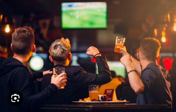 Best Sports Bars in Villeneuve-la-Garenne - Au Bureau Gennevilliers