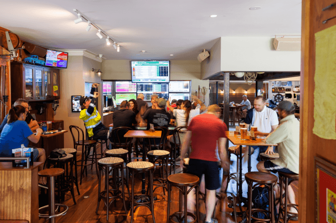 Best Sports Bars in Sandgate - The Full Moon Hotel