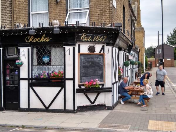 Best Sports Bars in Islington - Jolly Sisters