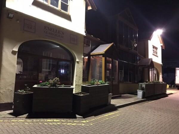 Best Sports Bars in Sefton - Enelle's Glass House Bar & Grill