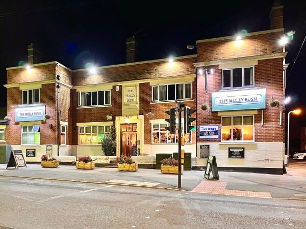 Best Sports Bars in Coventry - The Hollybush Inn