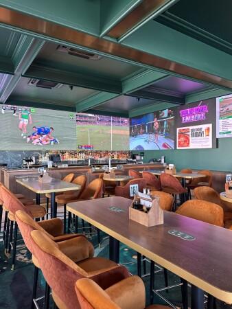 Best Sports Bars in Gladstone Central - The Queens Hotel Gladstone