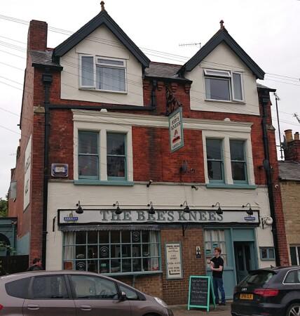 Best Sports Bars in Cotswold - The Bees Knees