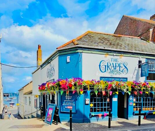 Best Sports Bars in Cornwall - Grapes Falmouth