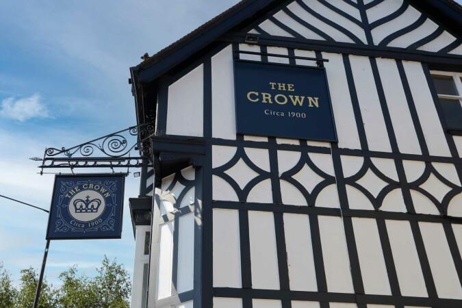 Best Sports Bars in Coventry - The Crown