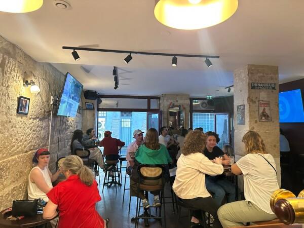 Best Sports Bars in Paris - The Wellington [ Kiwi-Irish Pub)