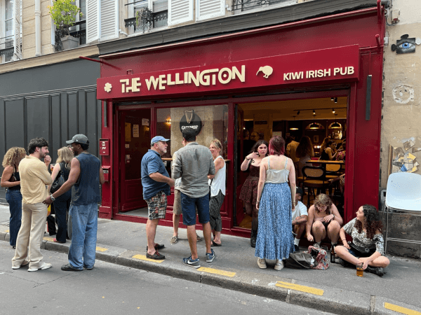 Best Sports Bars in Paris - The Wellington [ Kiwi-Irish Pub)