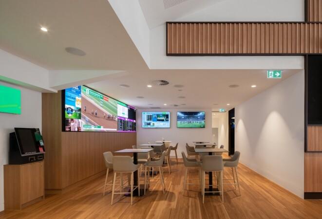 Best Sports Bars in Broadbeach - Broadbeach Bowls Club