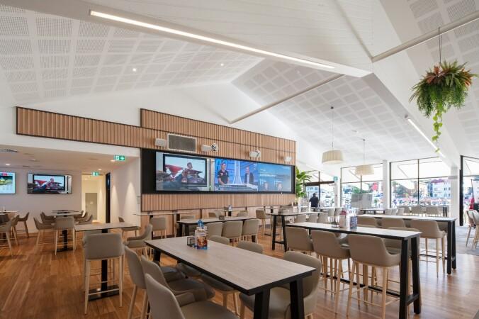 Best Sports Bars in Broadbeach - Broadbeach Bowls Club