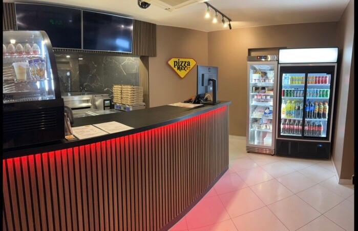 Best Sports Bars in Vernon - Pizza Family 27