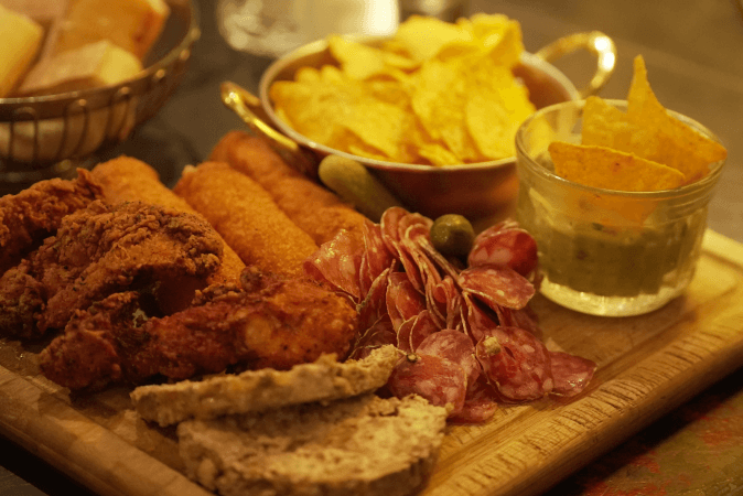 Best Sports Bars in Paris - MONK La Taverne de Cluny