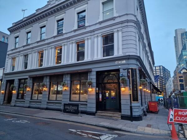 Best Sports Bars in London - The Joiner On Worship