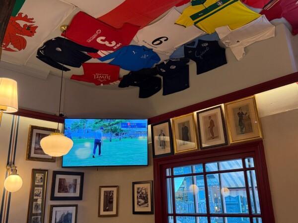Best Sports Bars in London - The Bull & Egret Covent Garden