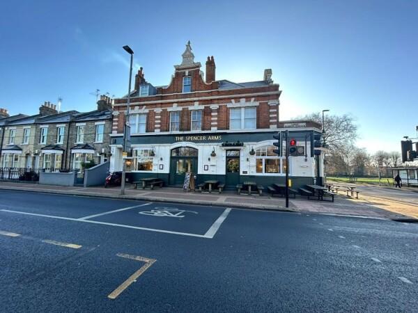 Best Sports Bars in London - The Spencer Arms